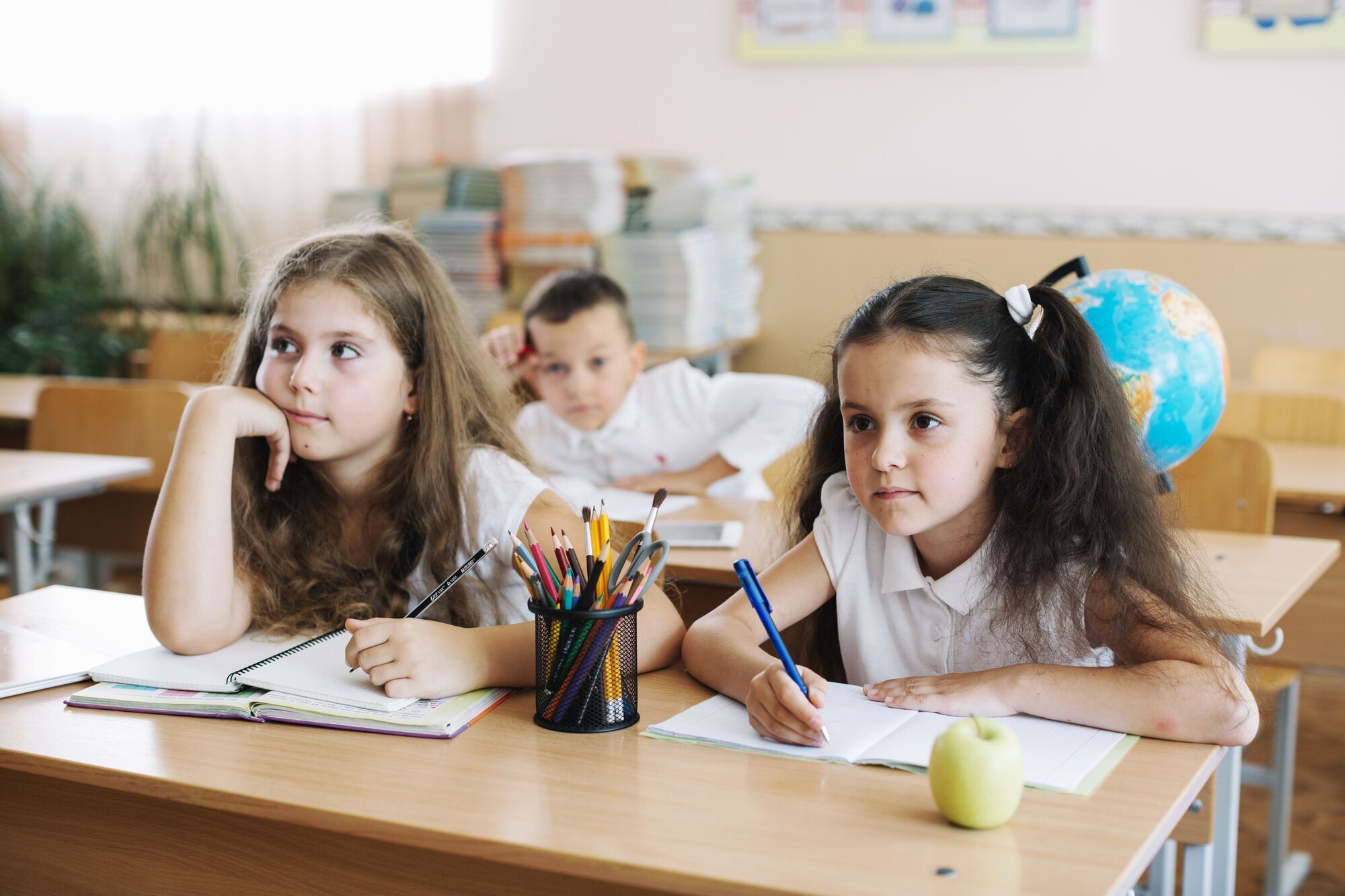Учні не люблять, вчителів не вистачає: чому в школах України великі проблеми з фізикою та як це владнати