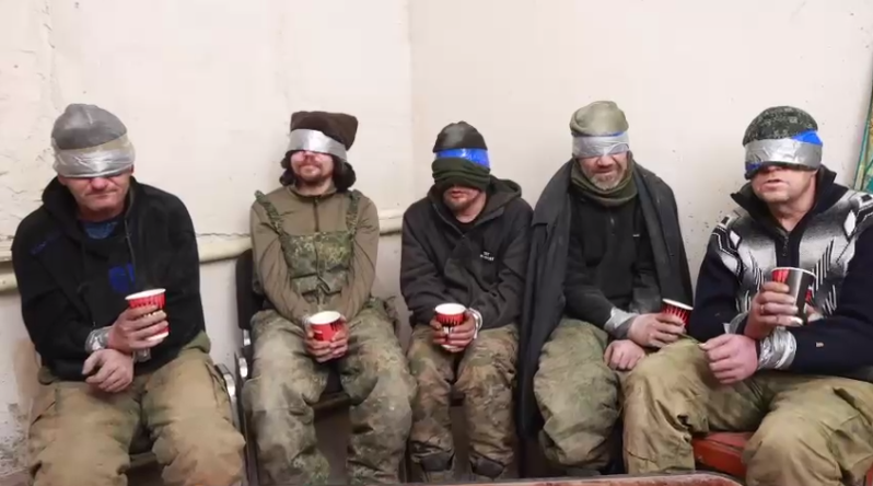"Наши герои": Зеленский показал видео с воинами бригады ВСУ, которая отбила  террикон в пределах Горловки и подняла флаг Украины