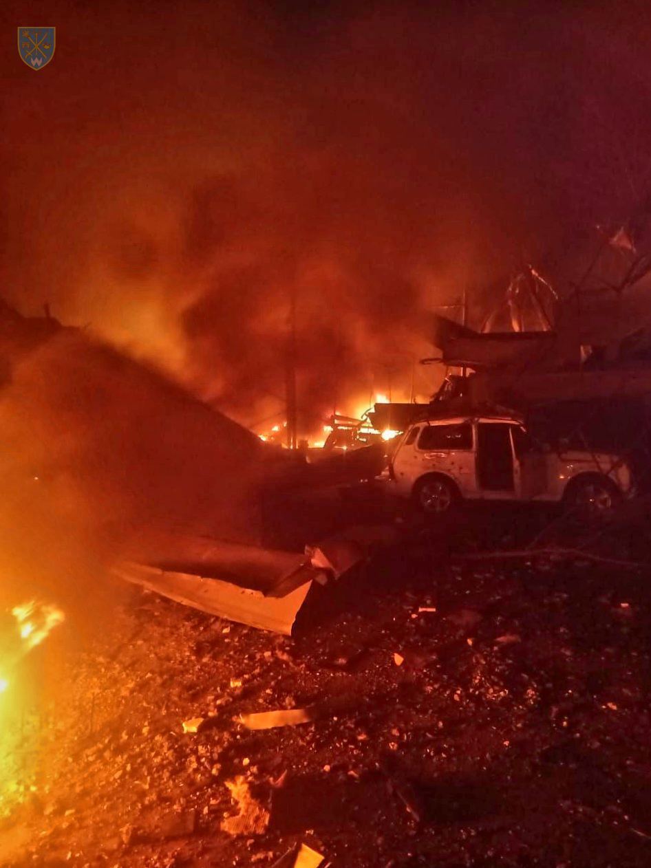 На Одещині внаслідок атаки дронами спалахнула пожежа, є постраждалі. Фото