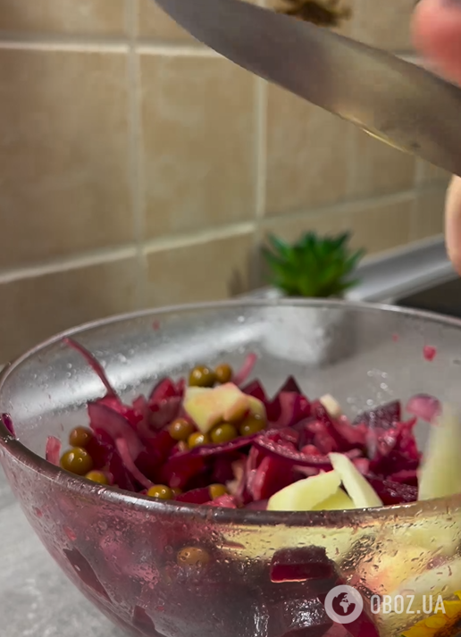 Вкуснее ''Винегрета'': простой рецепт салата со свеклой и селедкой без майонеза