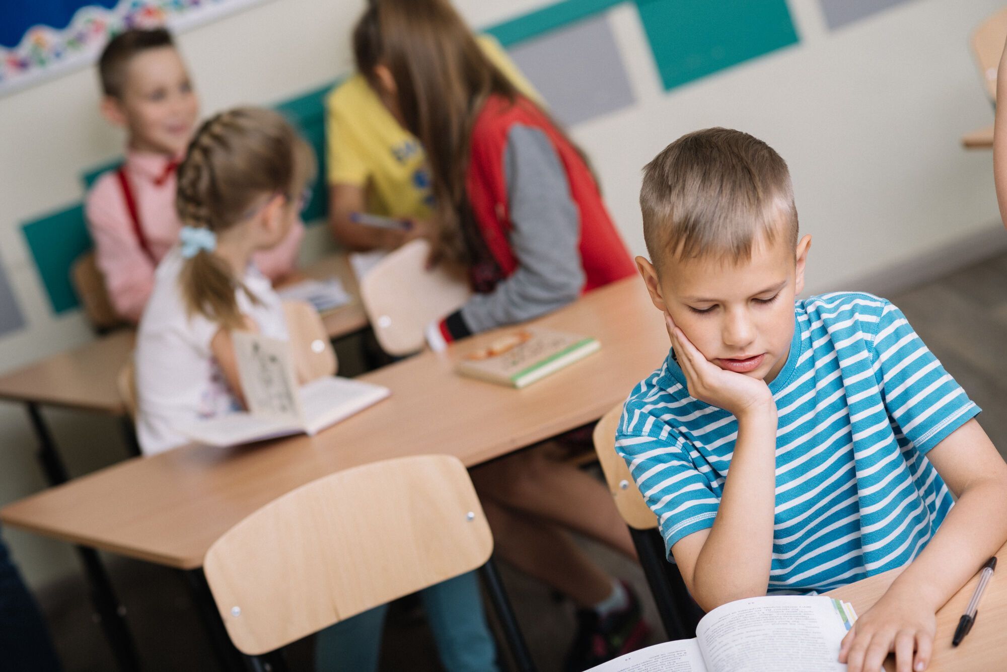 Не хватает учебников и компьютеров. Директора школ указали важную причину ухудшения качества образования в Украине
