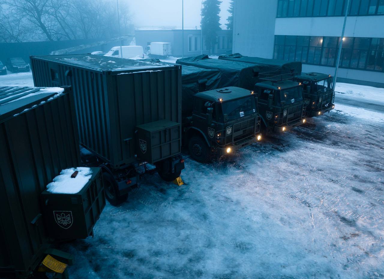 Украинские защитники на фронте получат большие тягачи для десантников от Порошенко и "ЕС"