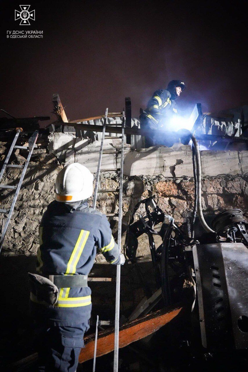 Війська РФ вдарили БПЛА по Одещині: виникли пожежі, понад 10 постраждалих. Фото та відео