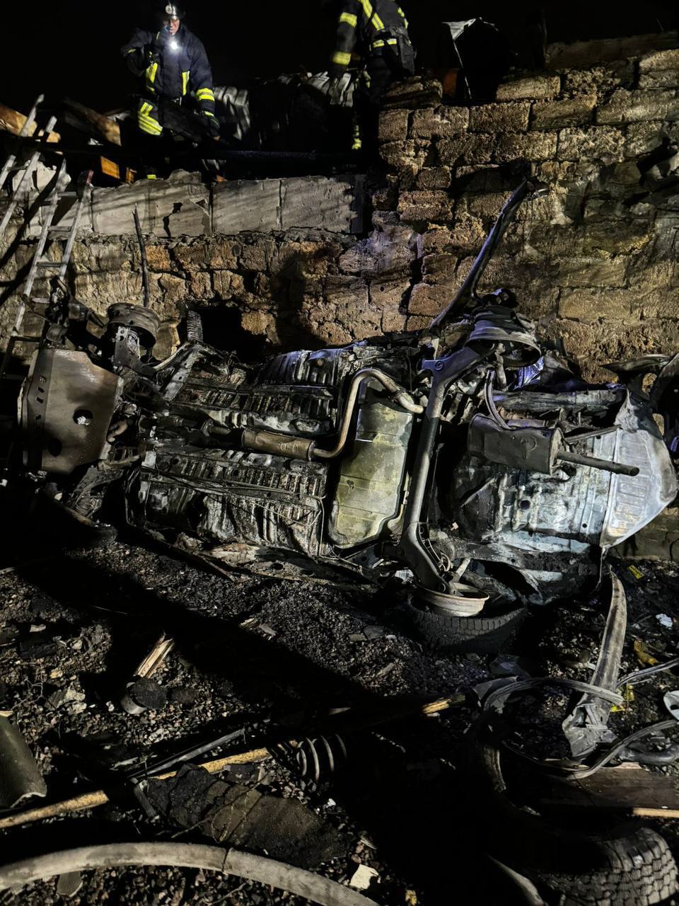 Війська РФ вдарили БПЛА по Одещині: виникли пожежі, понад 10 постраждалих. Фото та відео