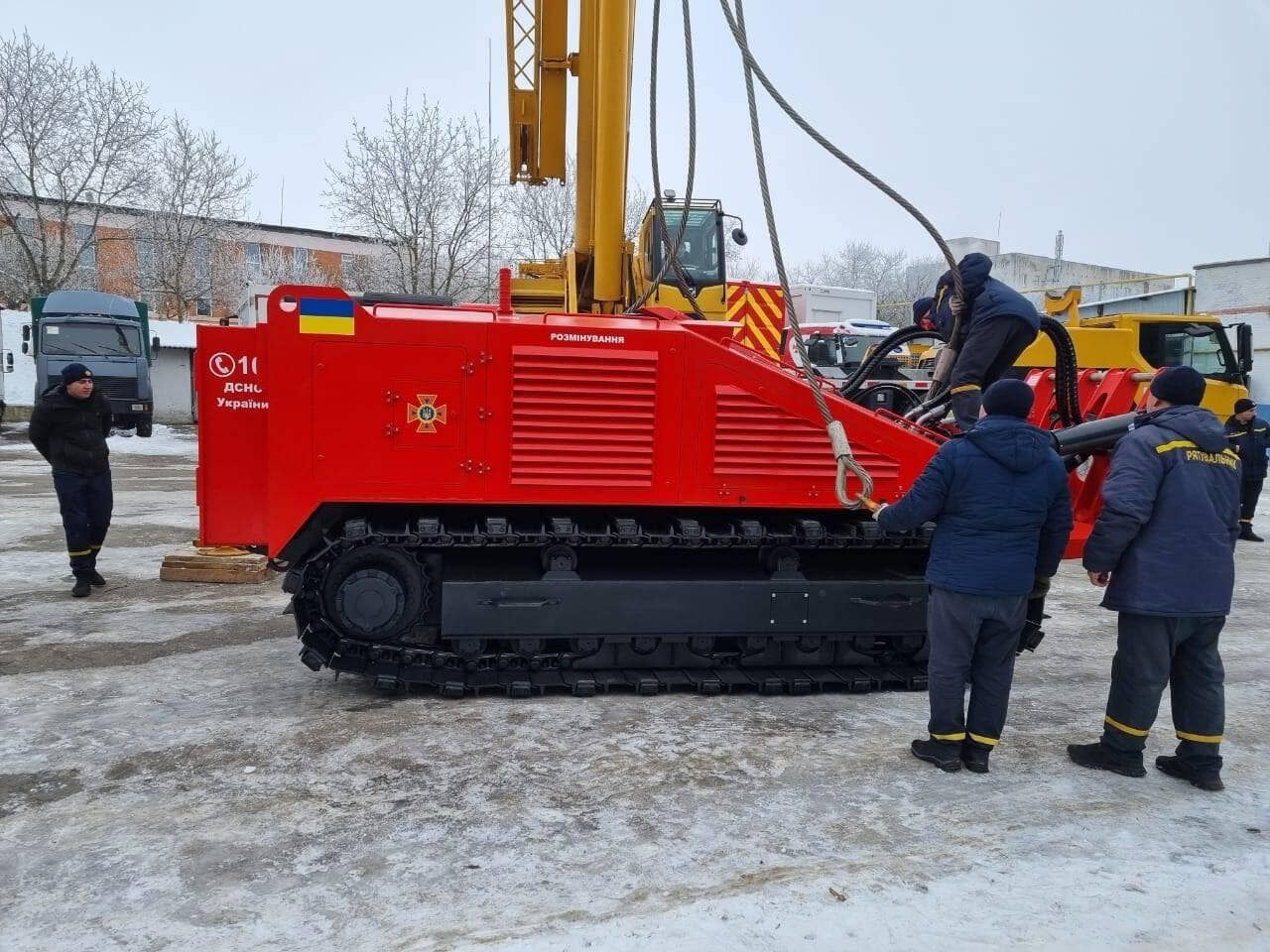 Південна Корея передала Україні 10 спецмашин для розмінування території. Фото