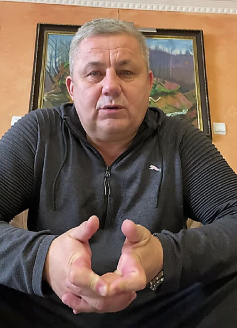 СМИ назвали имя депутата, взорвавшего гранату на сессии сельсовета на Закарпатье: видео первых минут после взрыва