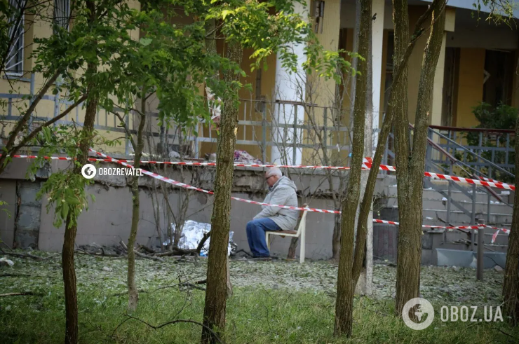Охранник школы в Киеве не пустил детей погибшего бойца в укрытие: чиновники говорят, что побоялись аллергии