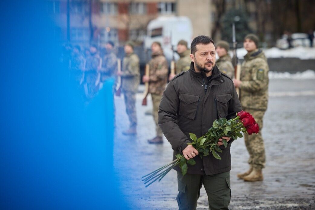 "Никогда не забудем наших героев": Зеленский во Львове почтил память погибших защитников Украины. Видео