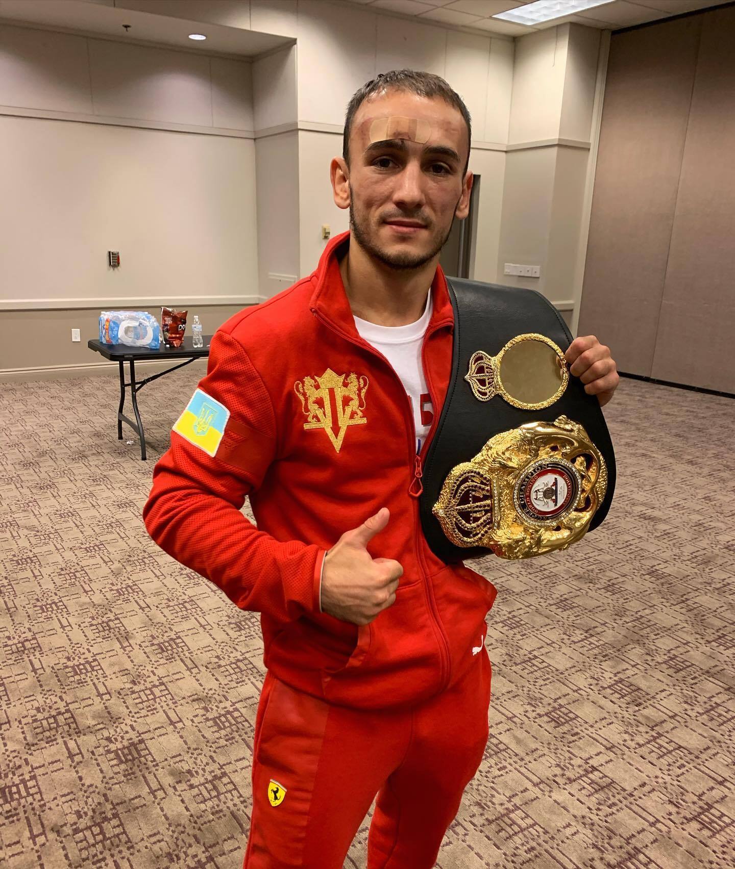 Украинский боксер-чемпион выиграл нокаутом бой в США. Видео