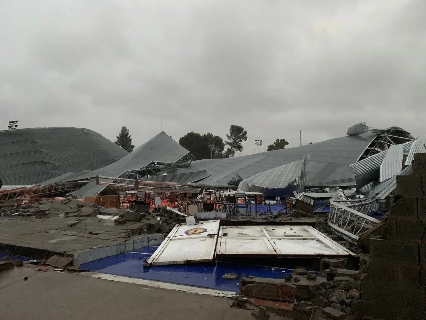 В Аргентині ураган обрушив дах спортивного клубу під час змагань: загинуло 13 людей. Відео