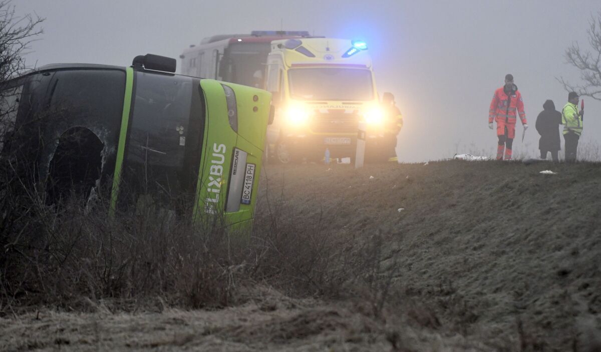 В Словакии перевернулся переполненный автобус из Украины: среди пострадавших – дети. Фото