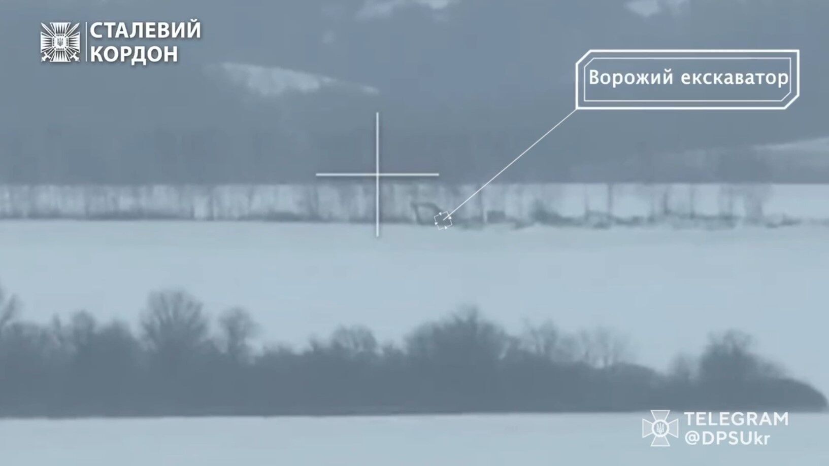 Залетіли дроном у кабіну екскаватора: українські прикордонники зупинили інженерні роботи окупантів. Відео