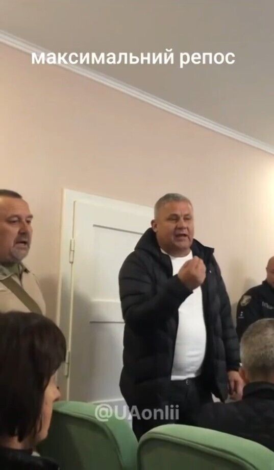 "Купите нам хотя бы квадрокоптер, тепловизор": появилось новое видео перепалки перед подрывом гранат в сельсовете на Закарпатье