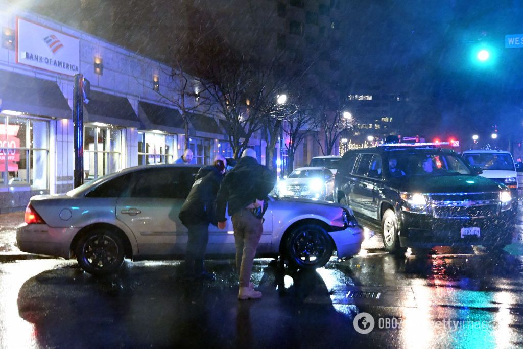 У США невідомий в'їхав у авто з кортежу Байдена: деталі та фото інциденту