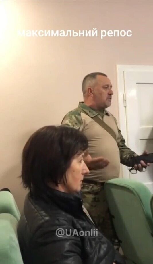 "Купите нам хотя бы квадрокоптер, тепловизор": появилось новое видео перепалки перед подрывом гранат в сельсовете на Закарпатье