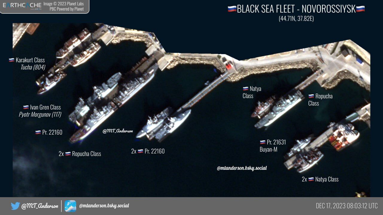 Боятся "бавовны"? Черноморский флот перебазировал в Новороссийск почти все свои большие корабли. Спутниковые фото