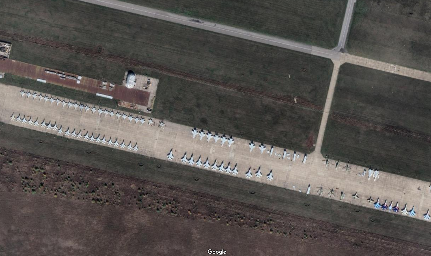 Вибух пролунав на військовій авіабазі в Липецьку: з'явилися нові деталі атаки дронів на Росію