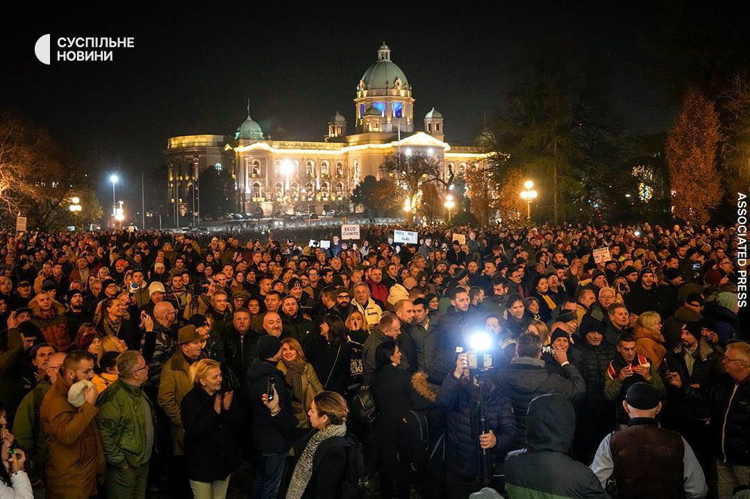 В Сербии на выборах победила партия Вучича: оппозиция начала акцию протеста. Фото и видео