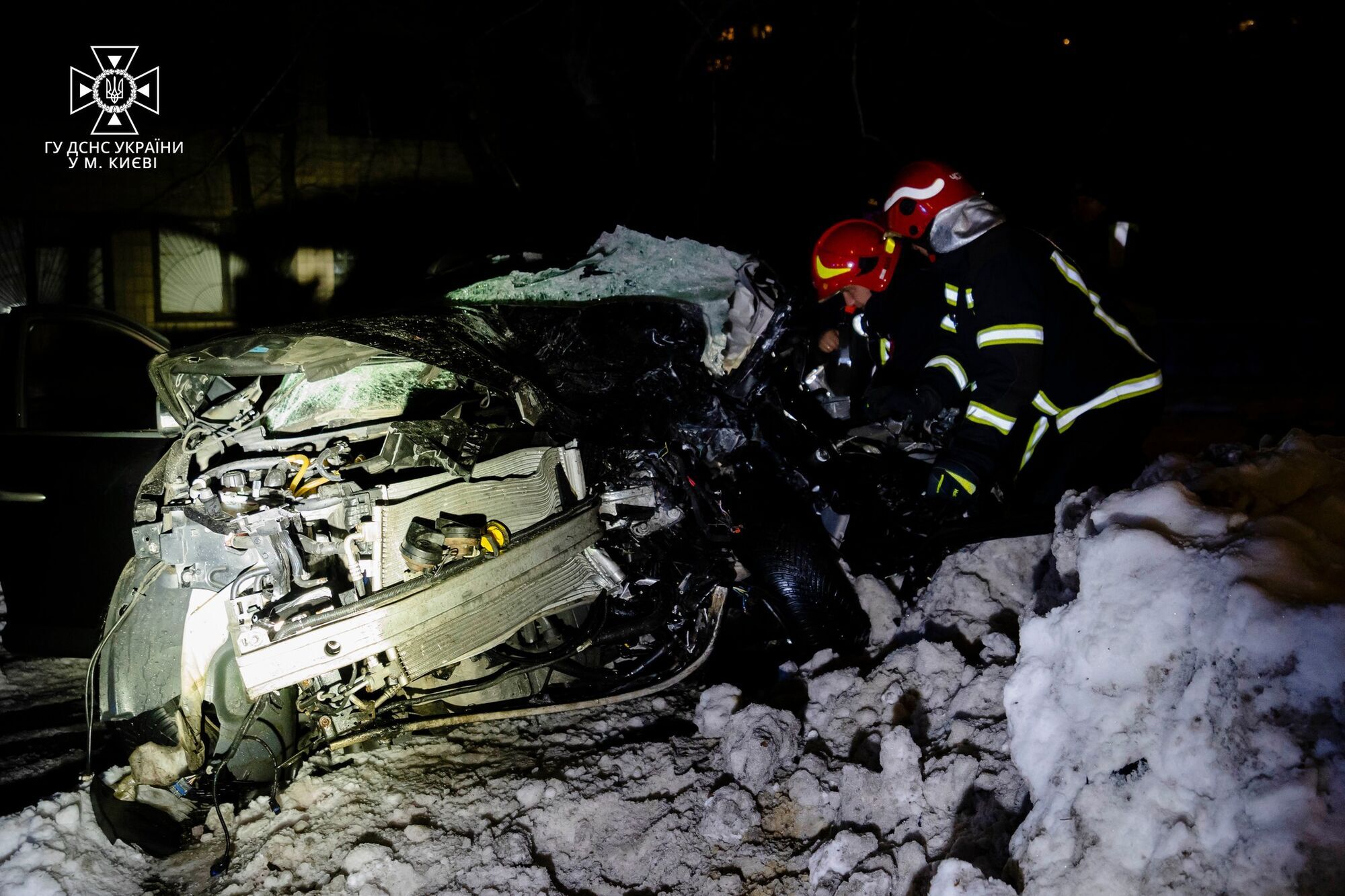 На Печерске в Киеве водитель-иностранец под хмельком врезался в другой автомобиль: есть погибшие. Фото