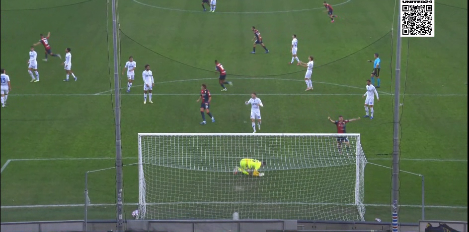 Малиновский забил потрясающий "радиоуправляемый" гол, заставив стадион в Италии скандировать свое имя. Видео