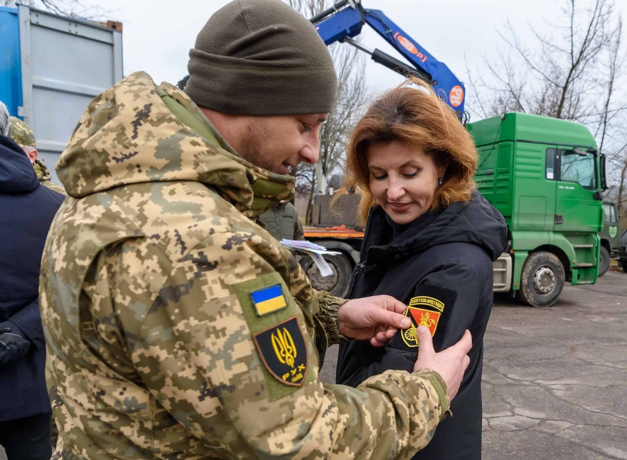 Защитники Украины получили сотни тысяч грелок и 300 FPV-дронов от Порошенко