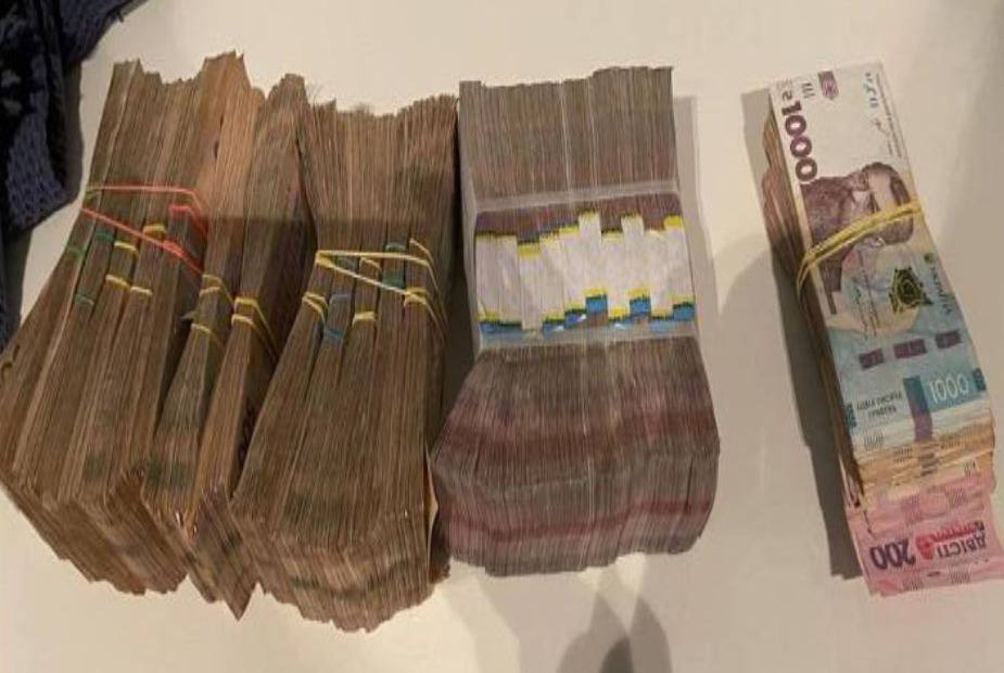 "Зарабатывали" 135 млн грн в год: в Украине правоохранители разоблачили международный наркосиндикат. Фото и видео