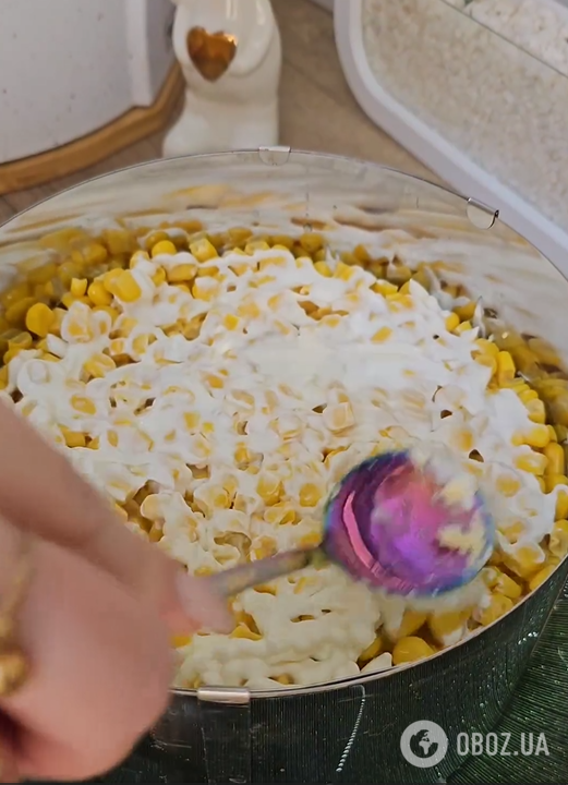 Вкуснее ''Оливье'': оригинальный салат с курицей, грибами и кукурузой на Новый год