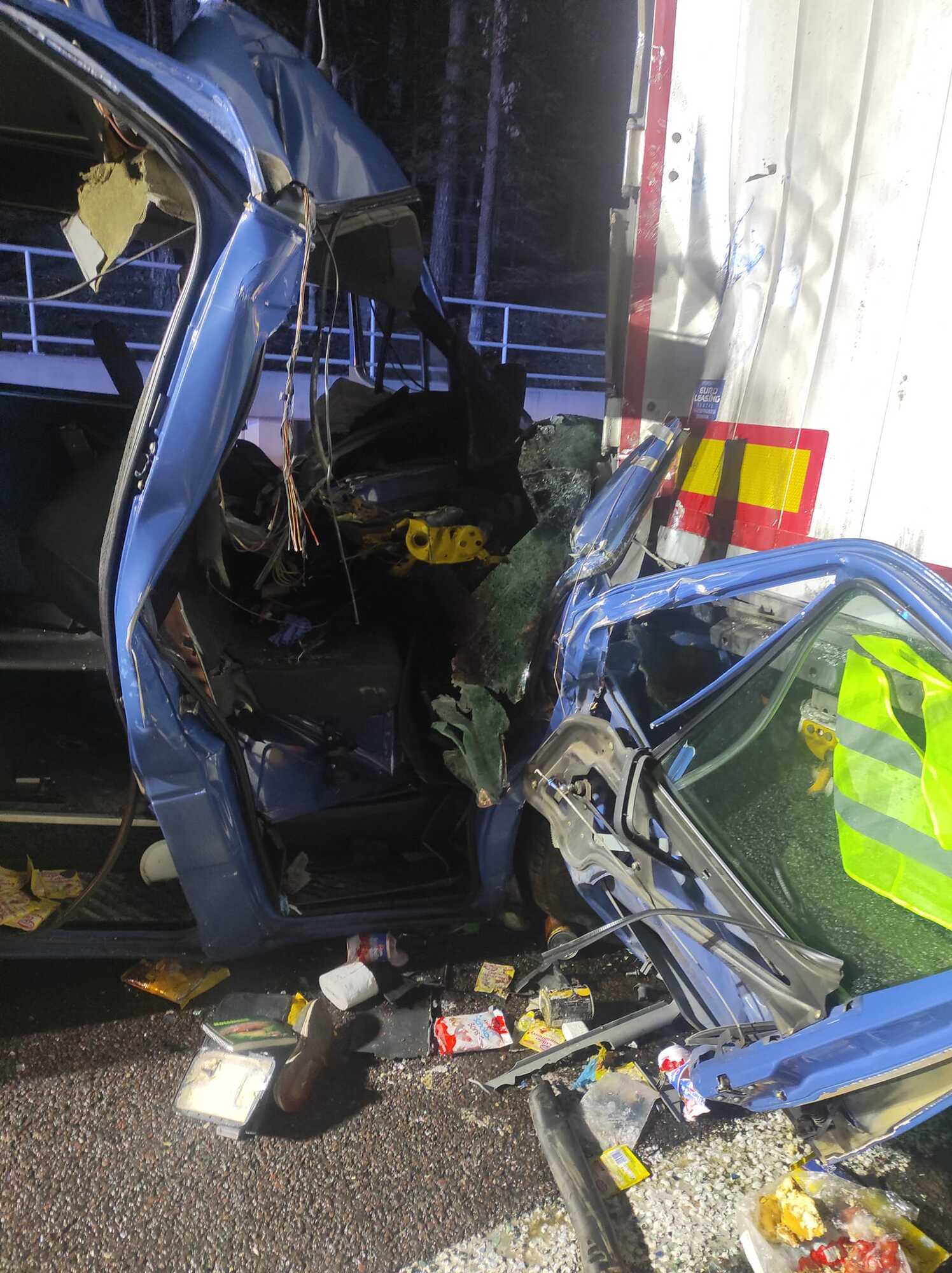 В Польше микроавтобус с украинцами влетел в грузовик: один человек погиб, восемь пострадали