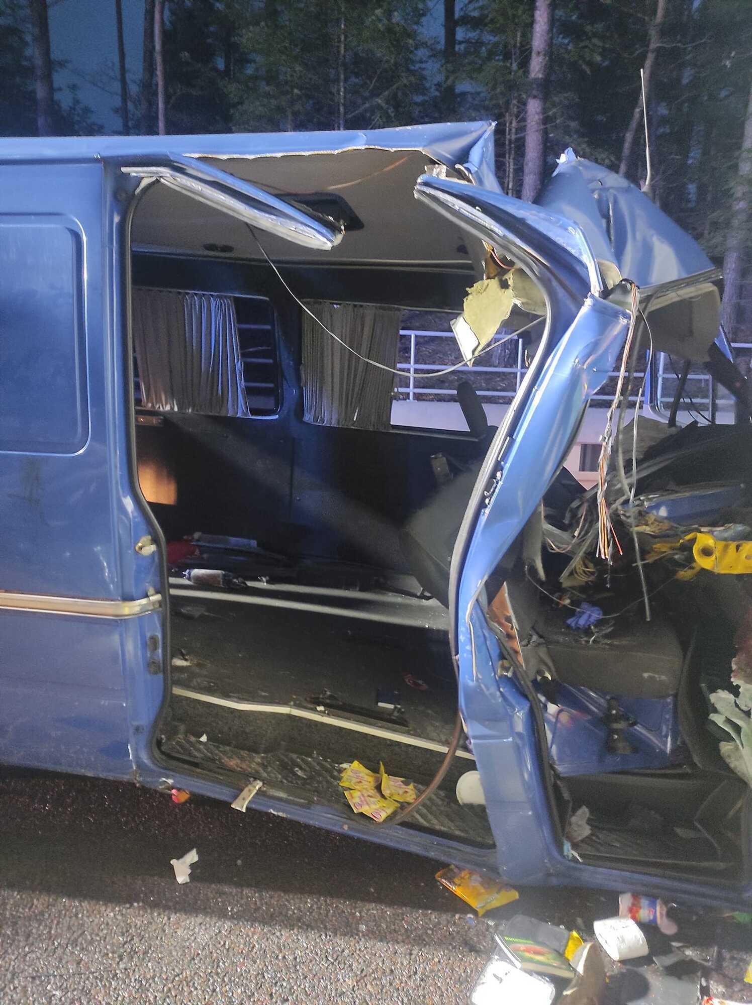 В Польше микроавтобус с украинцами влетел в грузовик: один человек погиб, восемь пострадали