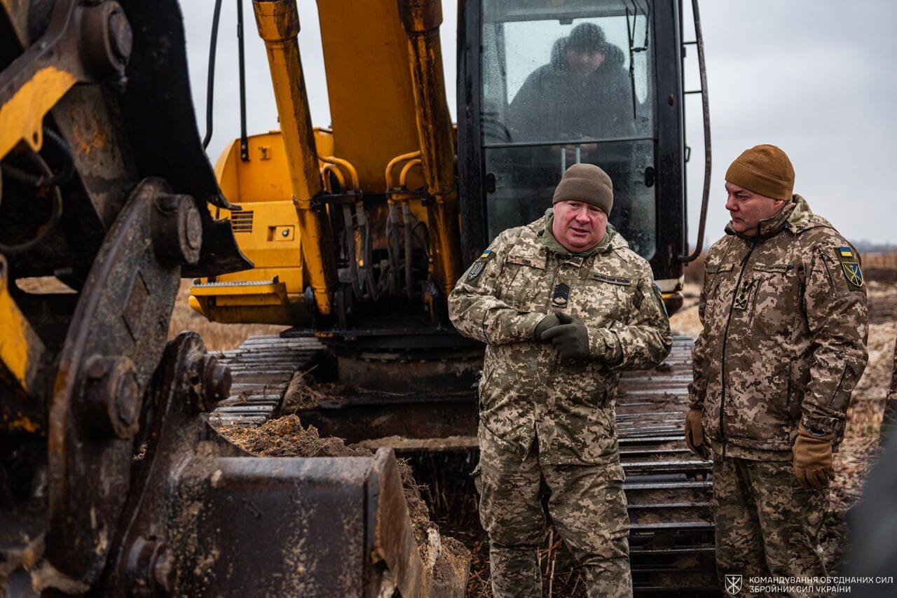 Біля кордону з Білоруссю в розпалі будівельні роботи: у Наєва показали фото зведення фортифікацій