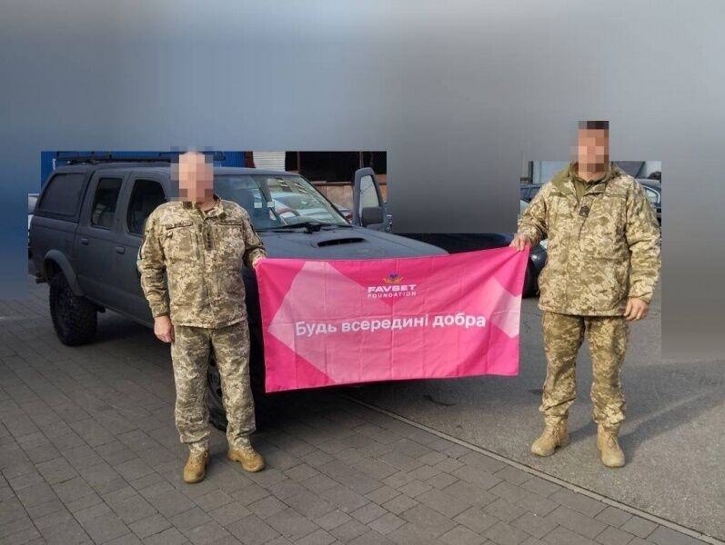 Оборонці України на Донецькому напрямку отримали 4 позашляховики від Favbet Foundation