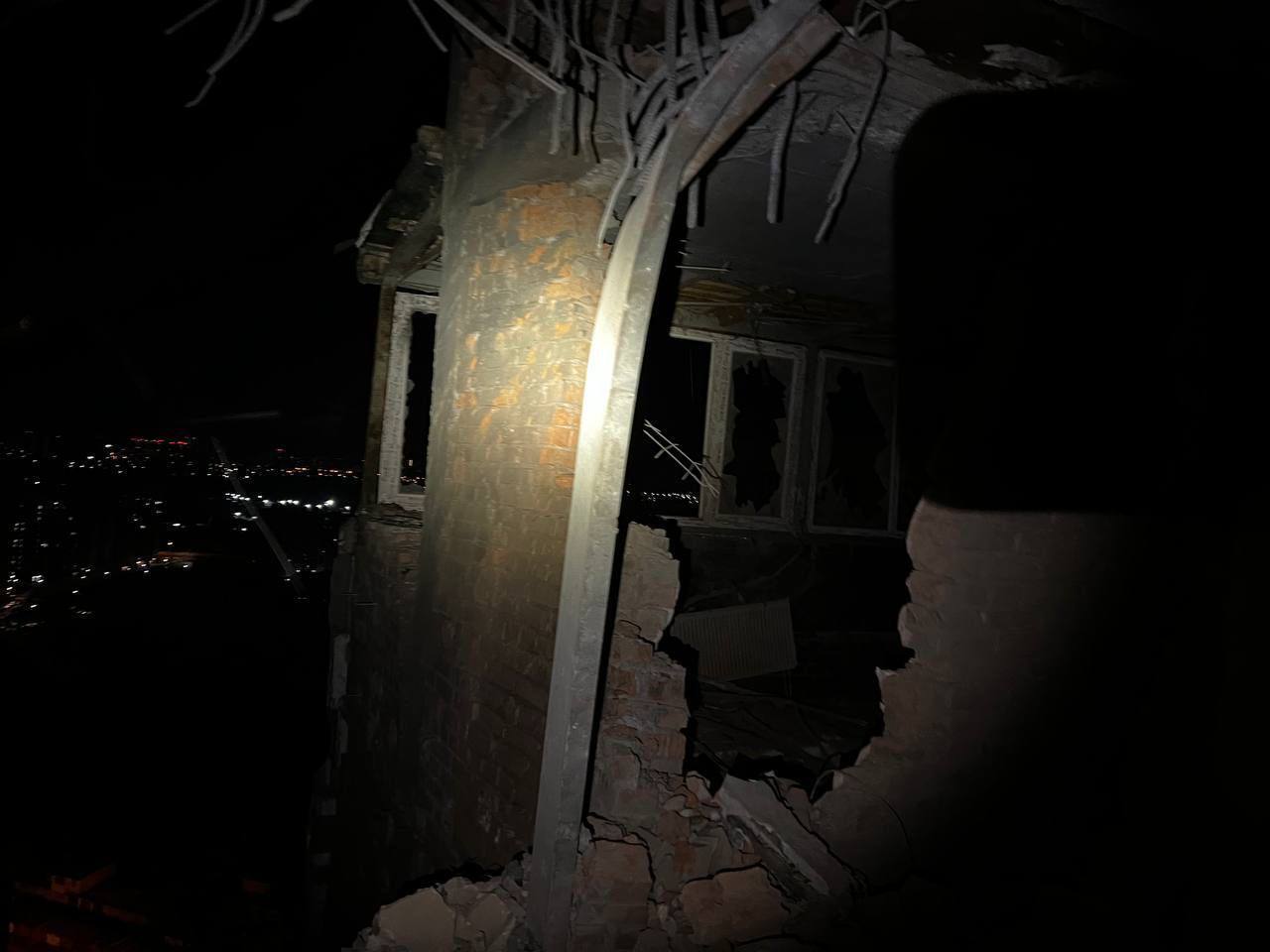 Удар по многоэтажке Киева: опубликовано фото с места атаки оккупантов