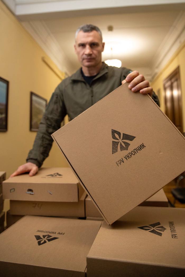 "Пташки" оперативно вирушать під Авдіївку: Кличко показав ще одну партію FPV-дронів, придбаних для ЗСУ. Фото