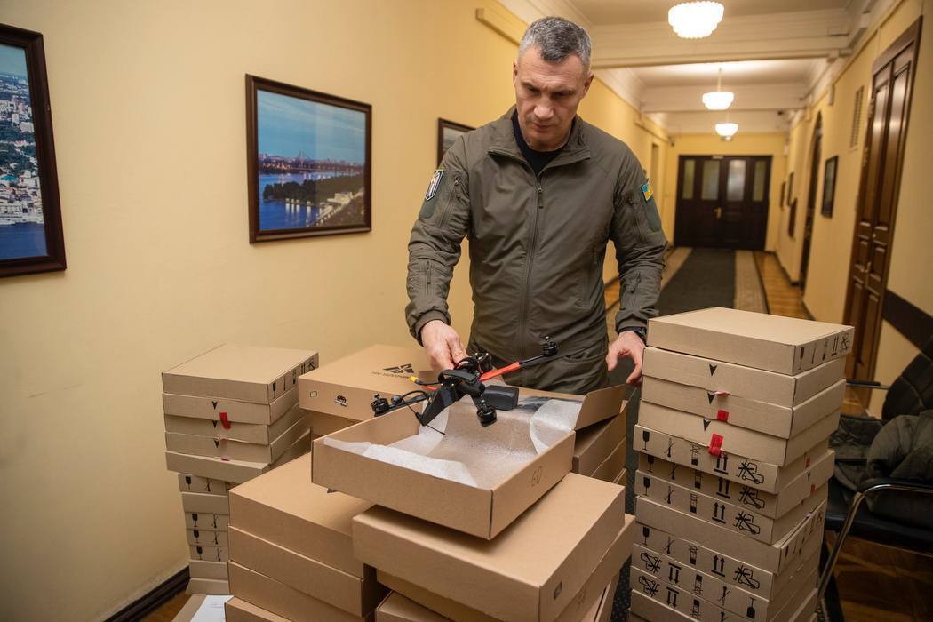 "Пташки" оперативно вирушать під Авдіївку: Кличко показав ще одну партію FPV-дронів, придбаних для ЗСУ. Фото