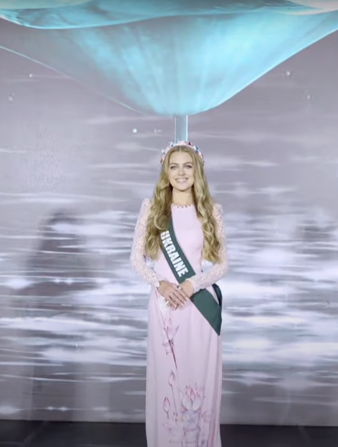 Мисс Земля 2023: украинку вырезали из эфира и заставили танцевать с россиянкой, которую протолкнули в топ-8