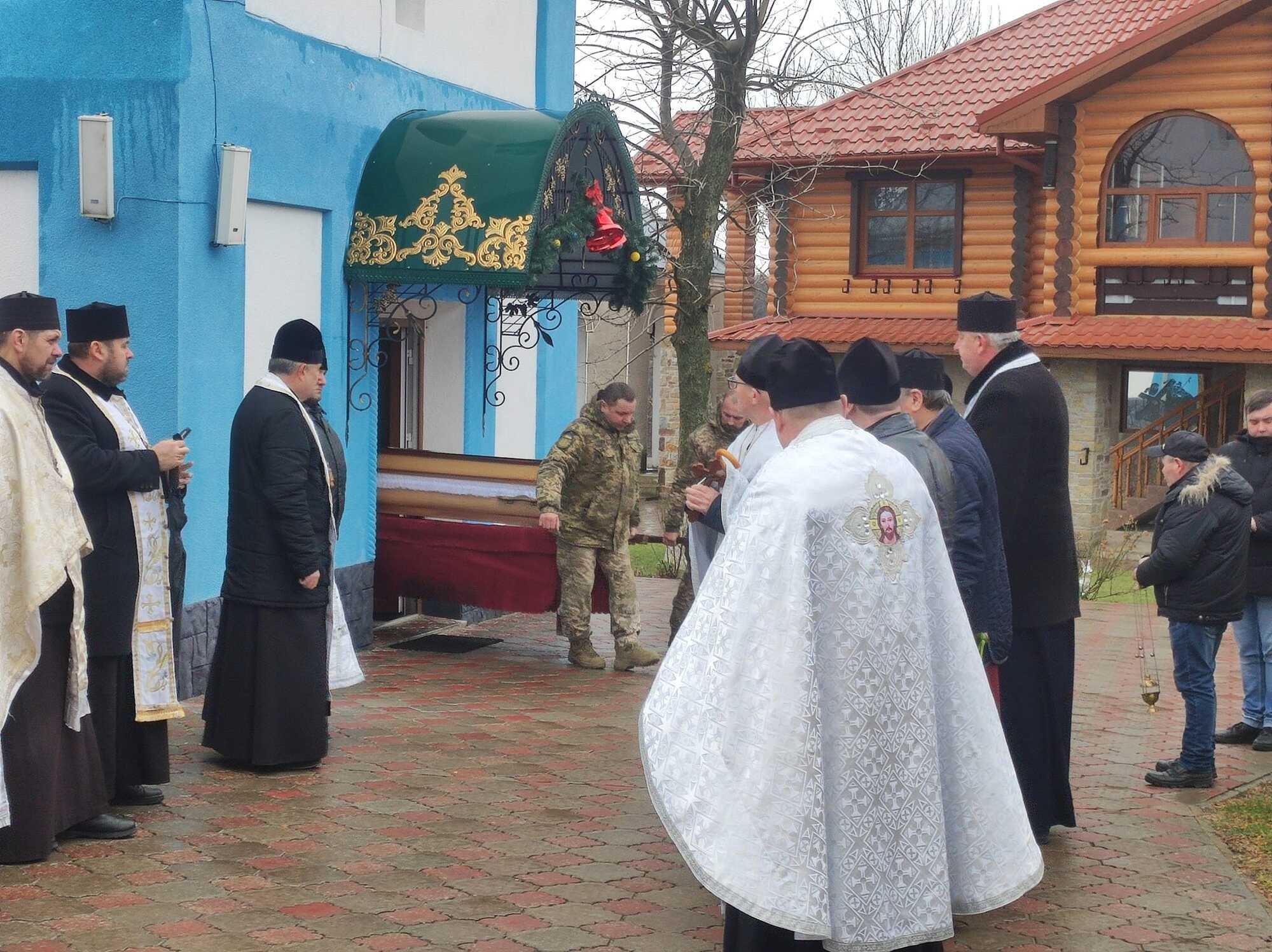 На Тернопільщині попрощалися з командиром десантно-штурмового відділення, який загинув в бою з окупантами. Фото 