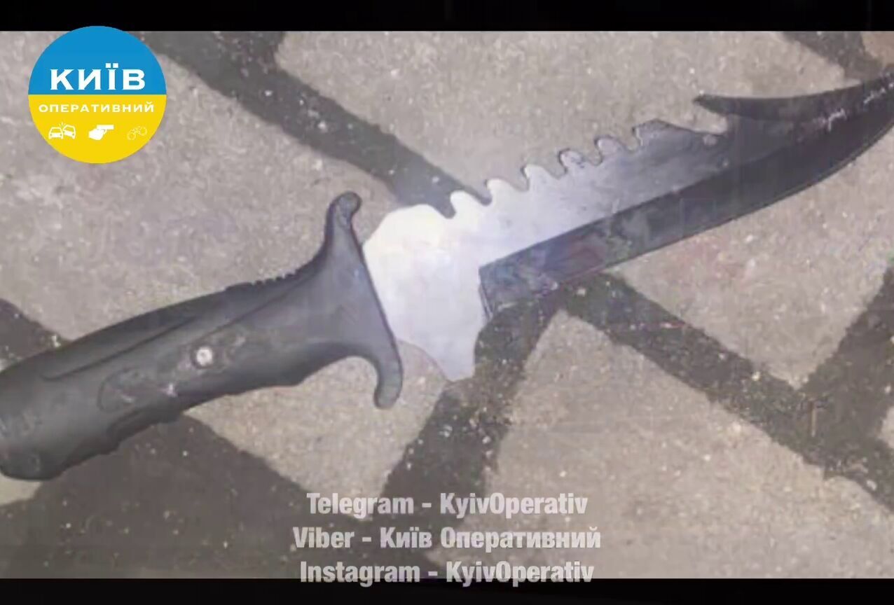 У Києві конфлікт у магазині на Подолі закінчився різаниною: подробиці й відео