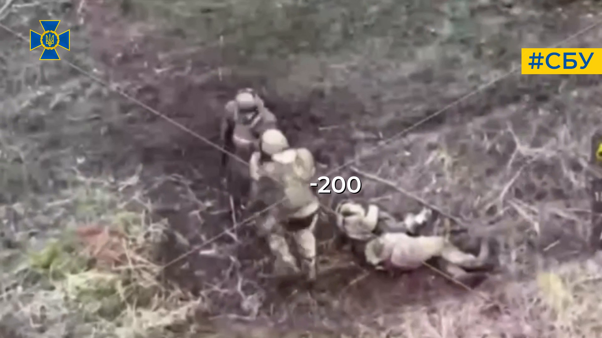 Своих не бросаем? Появилось показательное видео, как оккупанты в Украине относятся к раненым