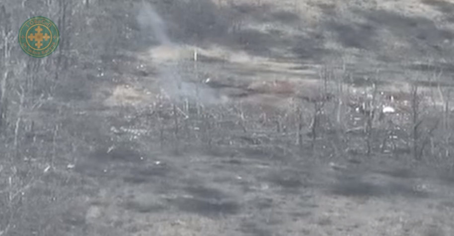 Спецназовцы под Бахмутом поразили FPV-дроном блиндаж оккупантов: есть раненые. Видео