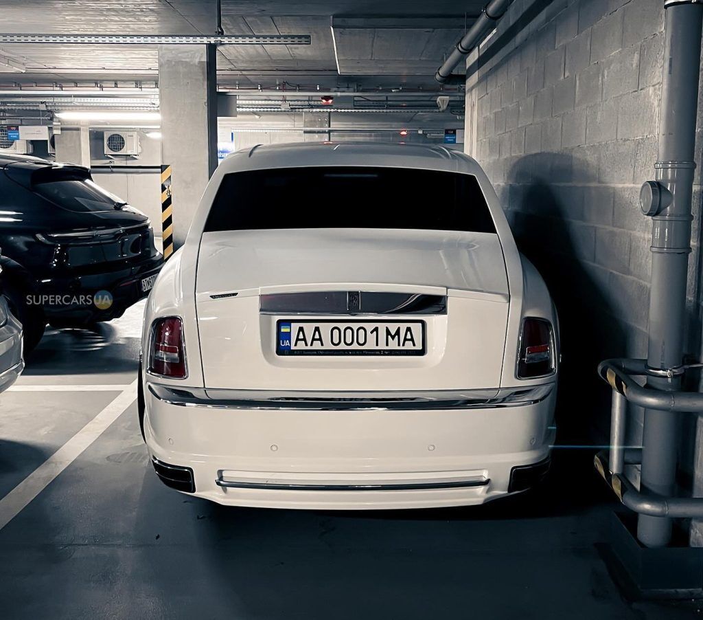 В Братиславе засветился редкий Rolls-Royce Phantom на киевских номерах: что известно об авто. Фото