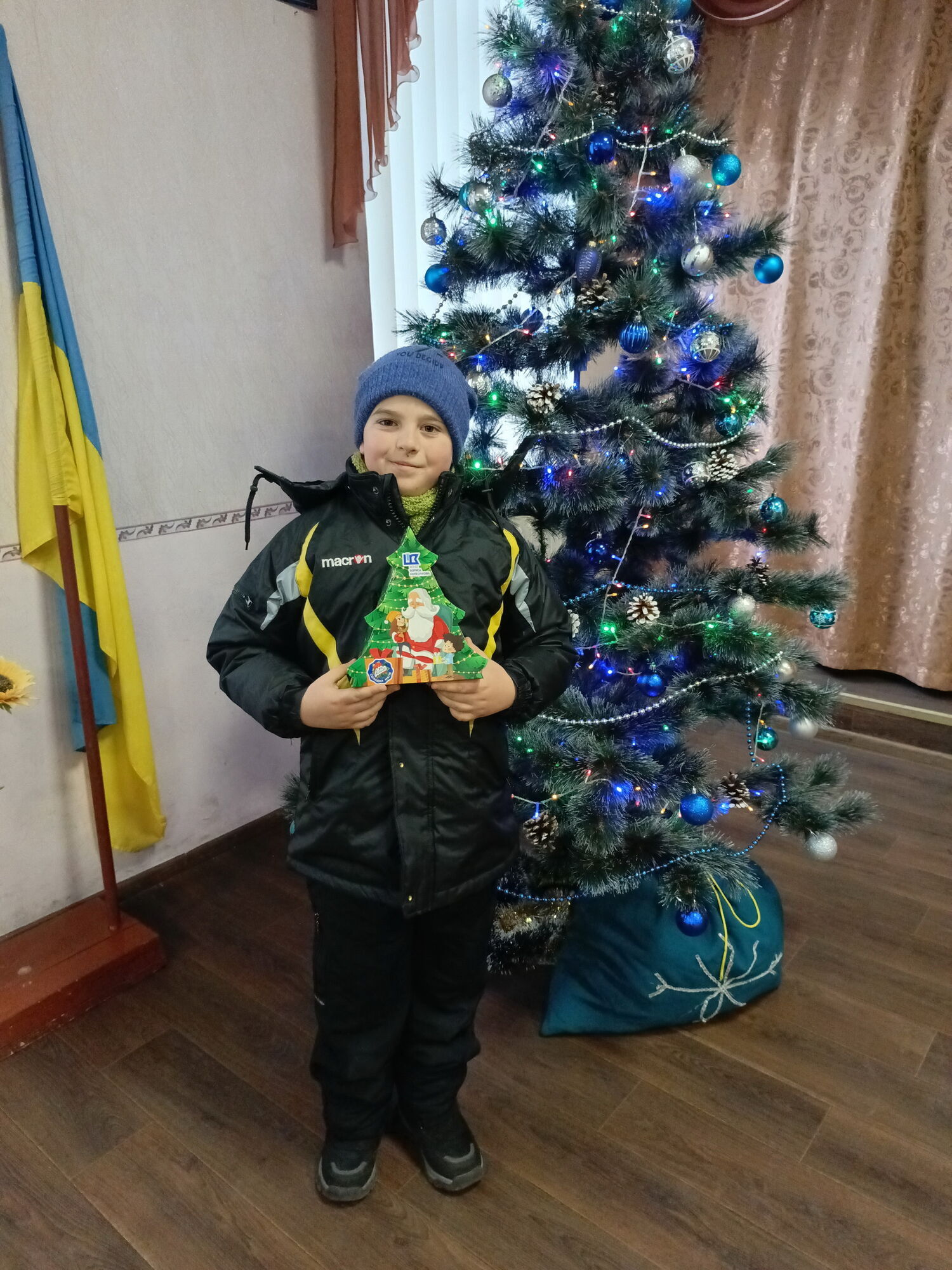 Як святкують новорічні свята дітлахи прифронтових міст і сіл Донеччини. Фото