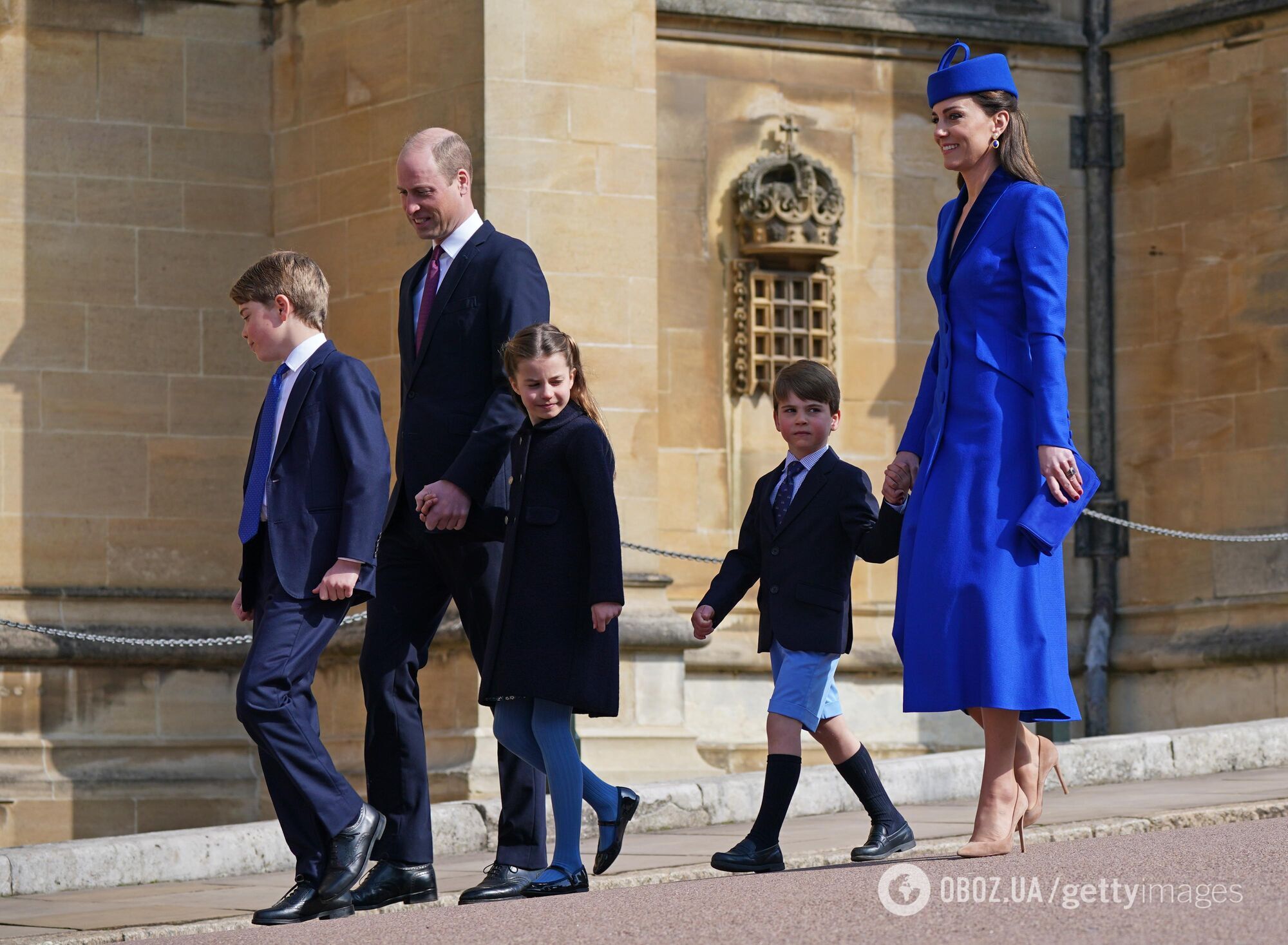  Кейт Міддлтон і принц Вільям показали нову різдвяну листівку з трьома дітьми: чому Луї в шортах, а Джордж у штанах