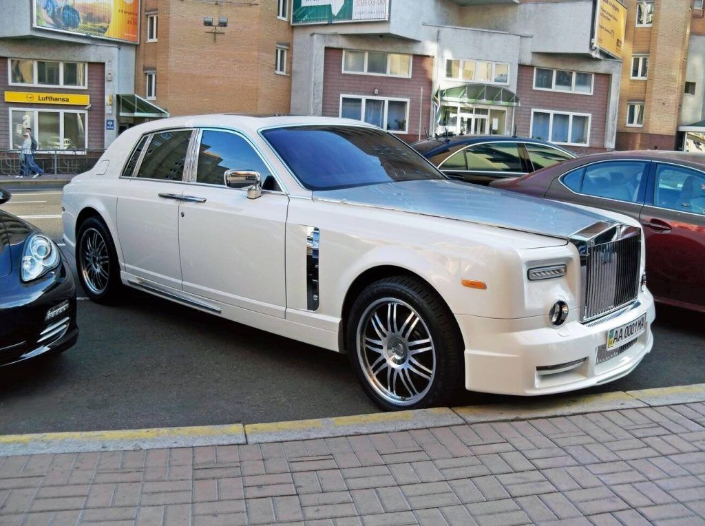 У Братиславі засвітився рідкісний Rolls-Royce Phantom на київських номерах: що відомо про авто. Фото