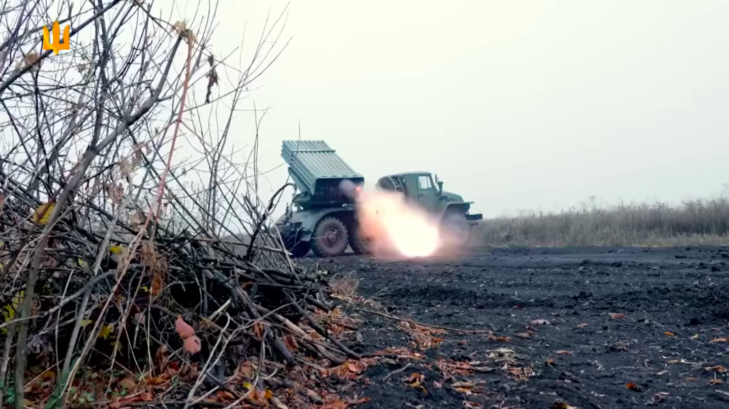 "Відбиваємо ворожі атаки усіма наявними засобами": воїни 53-ї бригади розповіли про свою місію на війні. Відео