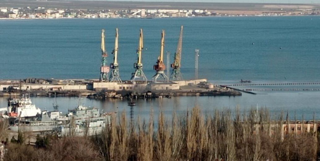 На борту были "Шахеды": в сеть попали видео момента прилета по "Новочеркасску" и детонации