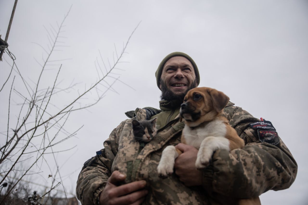 Захисник України із собачкою