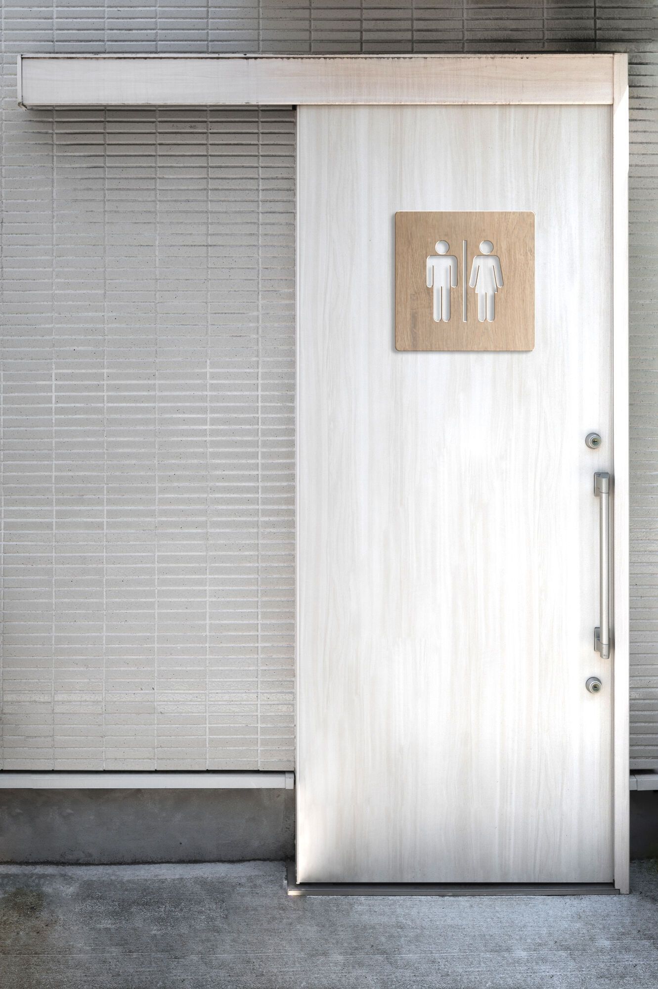 Один туалет на чотири заклади освіти: у ліцеї Кременчука мама школярки обурена, бо дитина боїться ходити у вбиральню