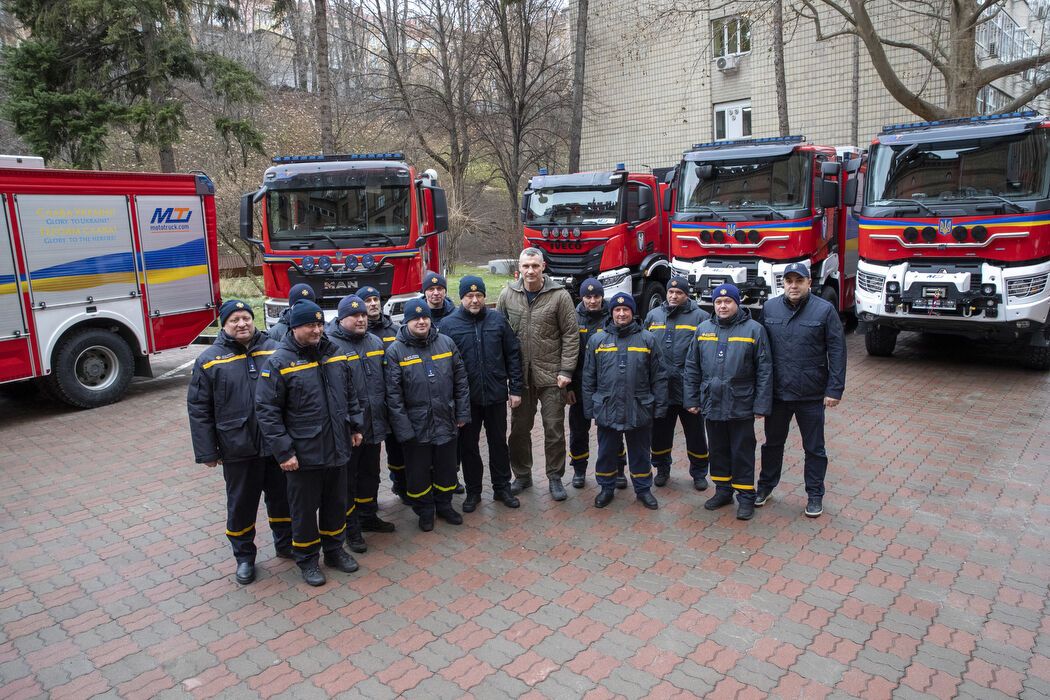 Поможет реагировать на вызовы военного времени: Кличко показал спецтранспорт, переданный Киеву немецкими партнерами. Фото