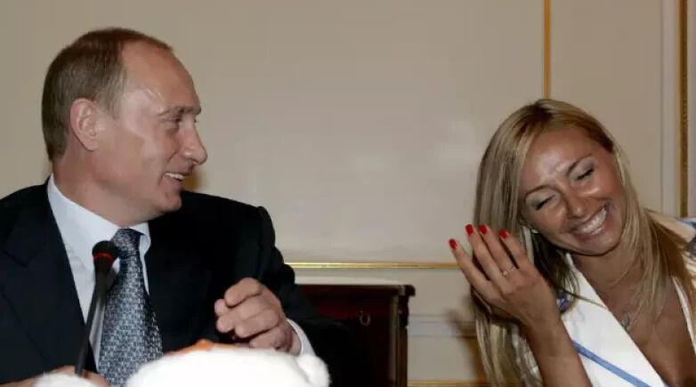 Жена Пескова устроила перед Путиным "лизоблюдство и мракобесие в одном флаконе", получив ответку в сети 