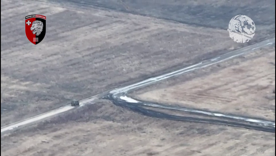 Ювелирная точность: пилоты FPV-дронов 63-й бригады поймали российского "Тигра". Видео